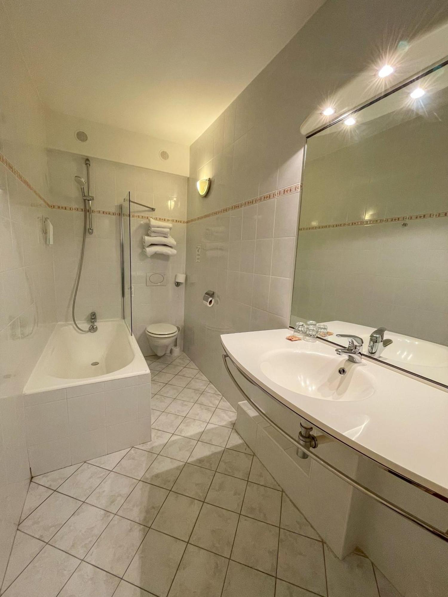 Hotel Beaulieu Lyon Charbonnieres Ngoại thất bức ảnh